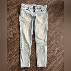 American eagle 360 next level stretch high waisted light wash size 10 short.